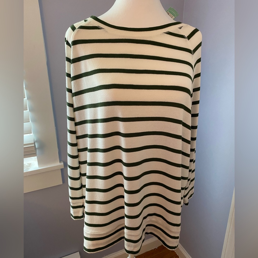 New with tags. Mixx lightweight off-white/green strip shirt. Xl
